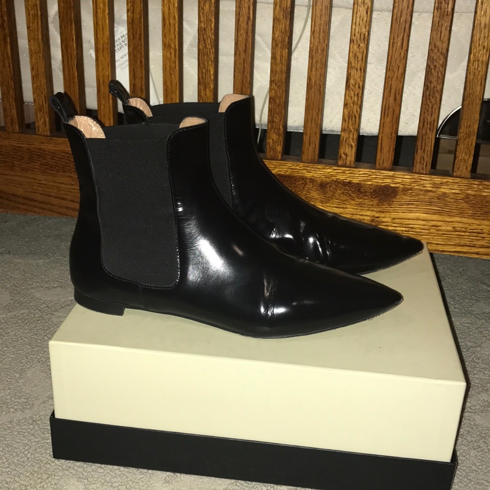 Twin-set angle booties